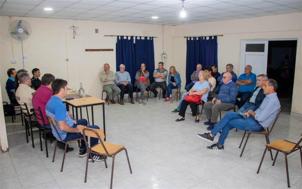 Reunión con vecinos de Agustín Roca para difundir el programa “Tranqueras Conectadas”