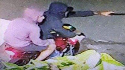 Agresión a dos adolescentes en el centro: Usaron un arma de gas comprimido y aprehendieron a uno de los atacantes