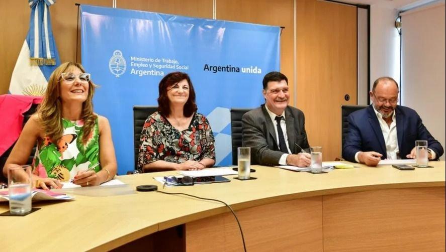 El salario mínimo llegará a casi 88 mil pesos en junio de 2023
