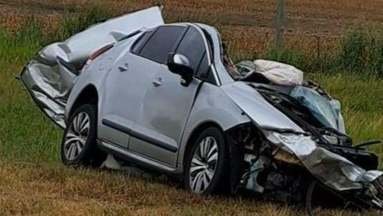 Accidente fatal en un choque frontal entre un auto y un camión en Ruta 7