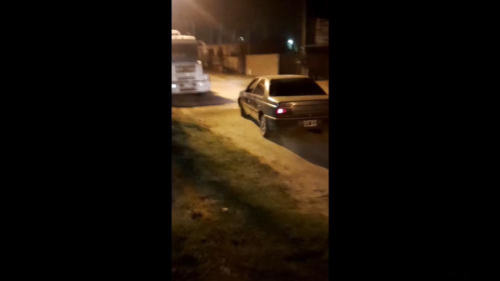 ¡Cuidado mujeres! Joven juninense filmó un auto que la siguió durante la noche