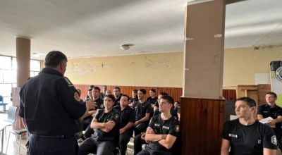 Bomberos participan de una jornada de instrucción