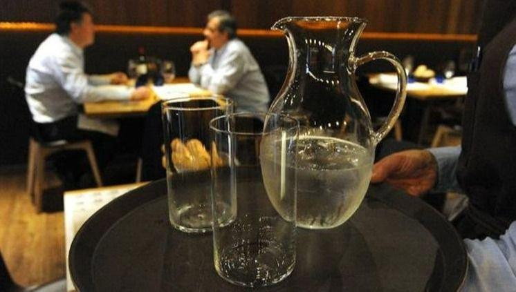 El agua será gratuita en bares de la Provincia