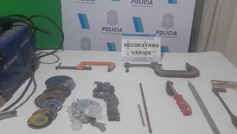 Veloz intervención policial permitió aprehender a dos sujetos que robaron en una obra
