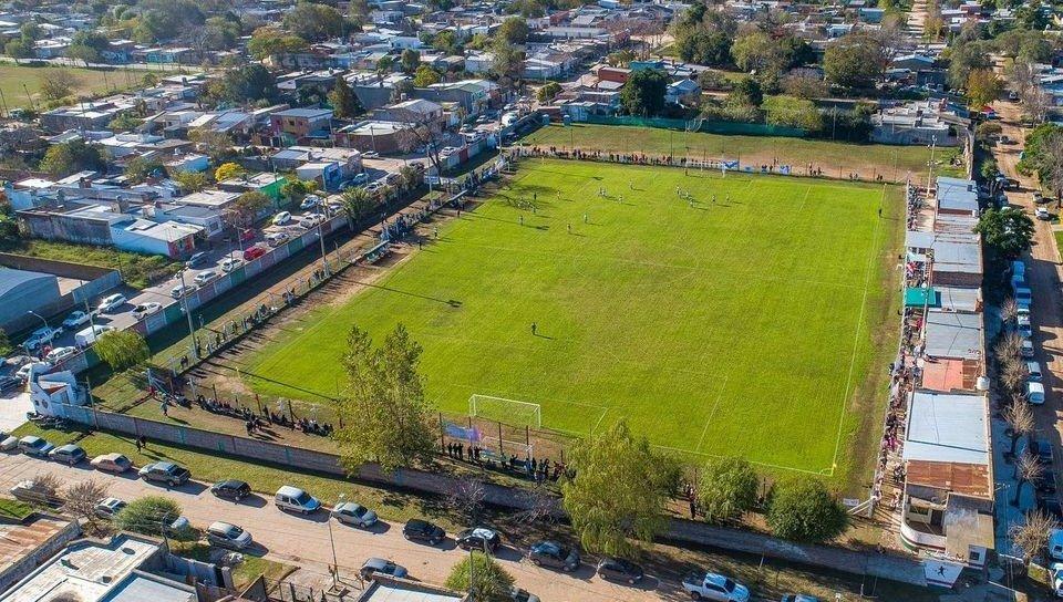 El Club Atlético Ambos Mundos reinauguró su campo de juego “Edgar Aramburu”