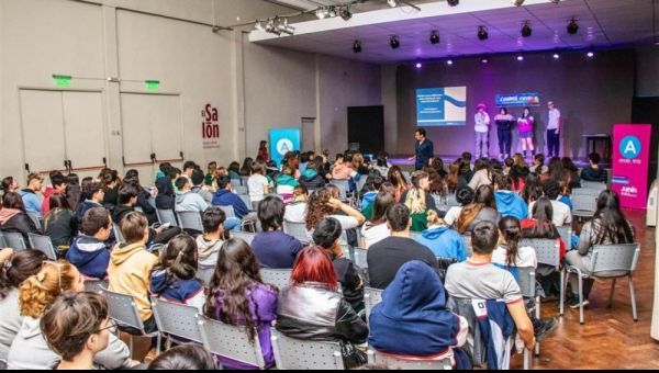 “AyudArte”: Más del 70% de los alumnos del último año de secundaria fueron capacitados por el programa