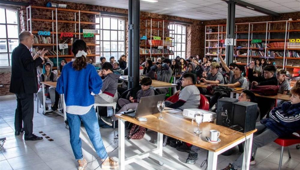 Alumnos de la UNNOBA recibieron charla sobre uso responsable de redes ...