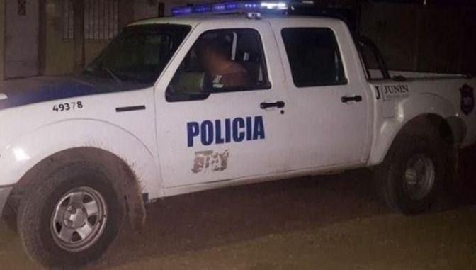 Dos delincuentes sorprenden en su casa a una familia