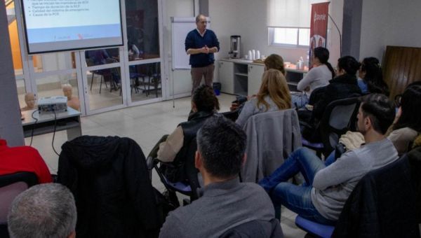 Empleados municipales fueron capacitados en primeros auxilios y RCP por el equipo de Grupo IE