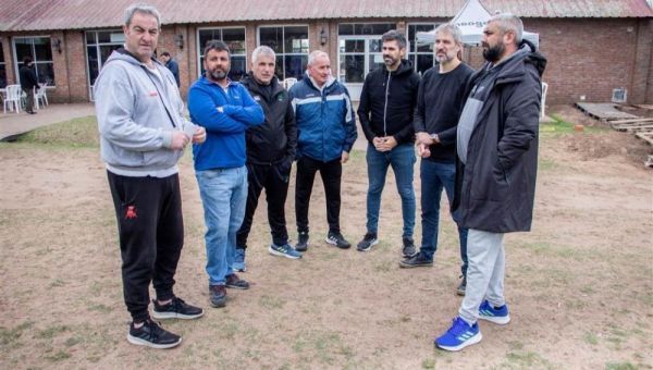 Petrecca entregó una ayuda económica al Club Los Miuras