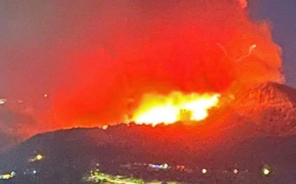 Fuego en Mendoza: Dotaciones de Bomberos de Buenos Aires se Dirigen al Lugar de la Emergencia