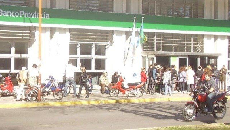 Los bancos cambian su horario desde el martes: De 8 a 13