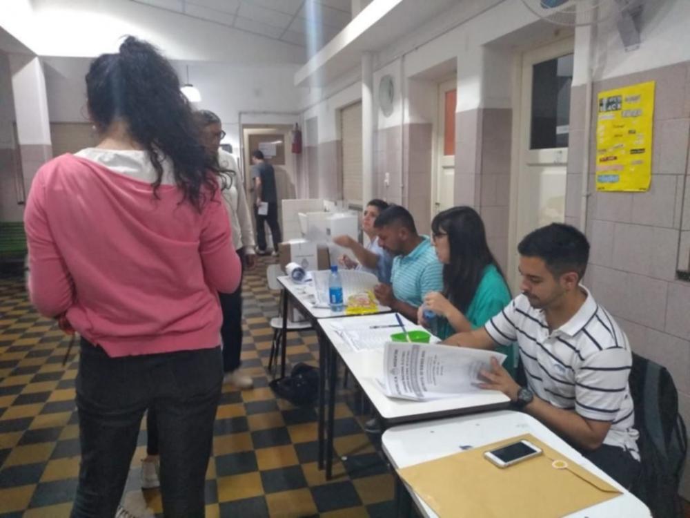 ¿Qué pasa si faltan boletas en el cuarto oscuro durante el balotaje?