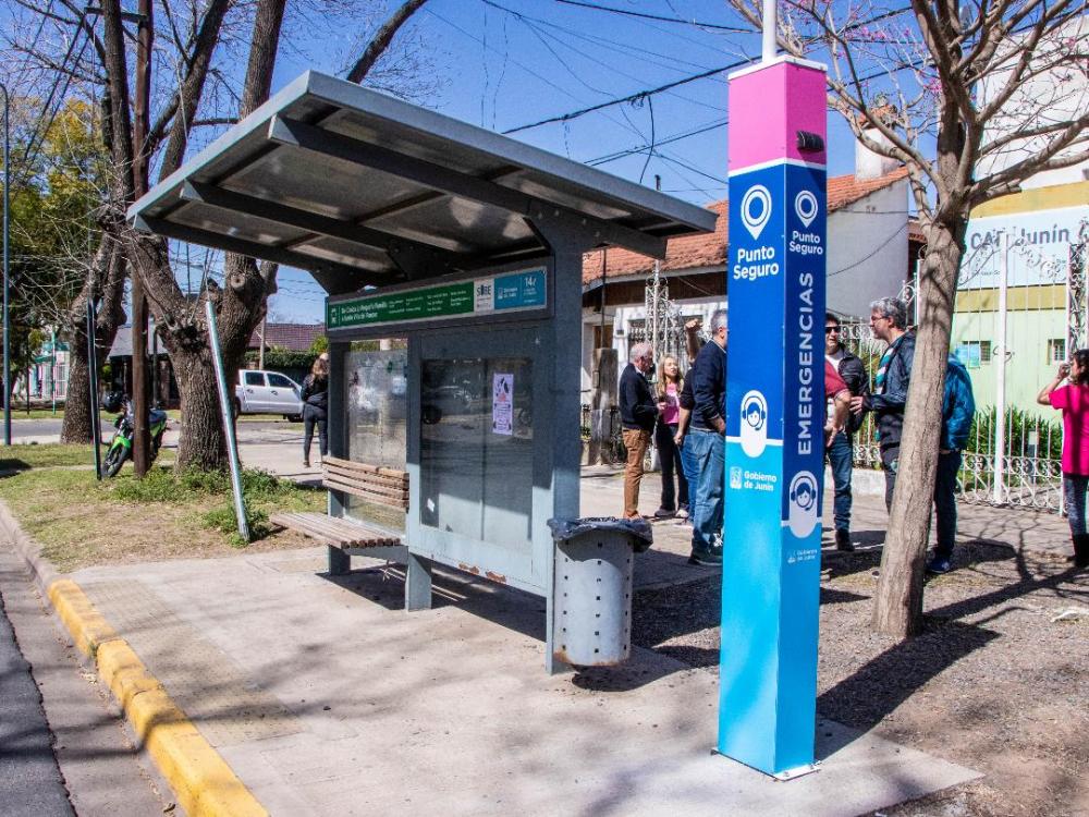 El Municipio lleva adelante un importante mantenimiento de las paradas de colectivos
