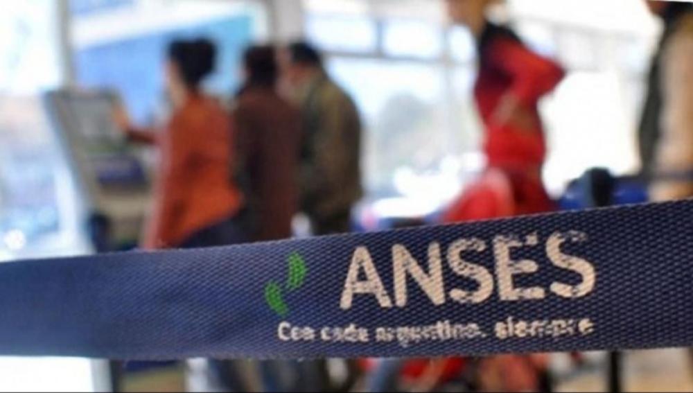 El Gobierno redujo el tope de ingresos para acceder a asignaciones familiares: quiénes van a cobrarlas