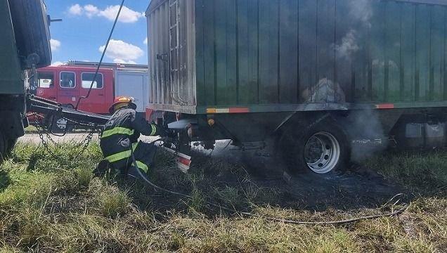Se incendió un camión cerealero sobre Ruta 188