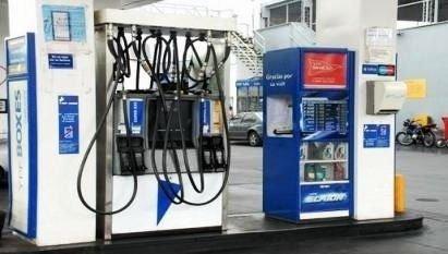 El lunes aumenta la nafta pero petroleros presionan aún más y piden un 10% adicional