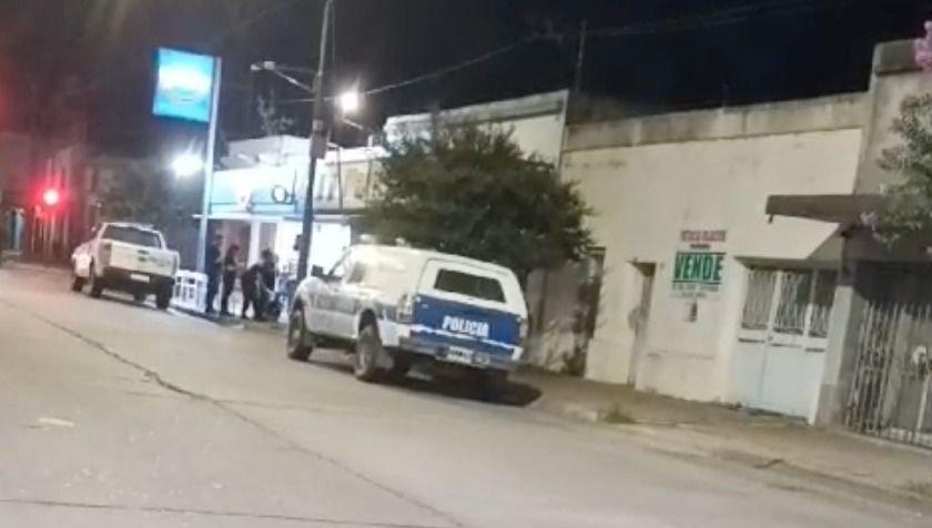 Una pareja en moto robó en una heladería de calle Rivadavia