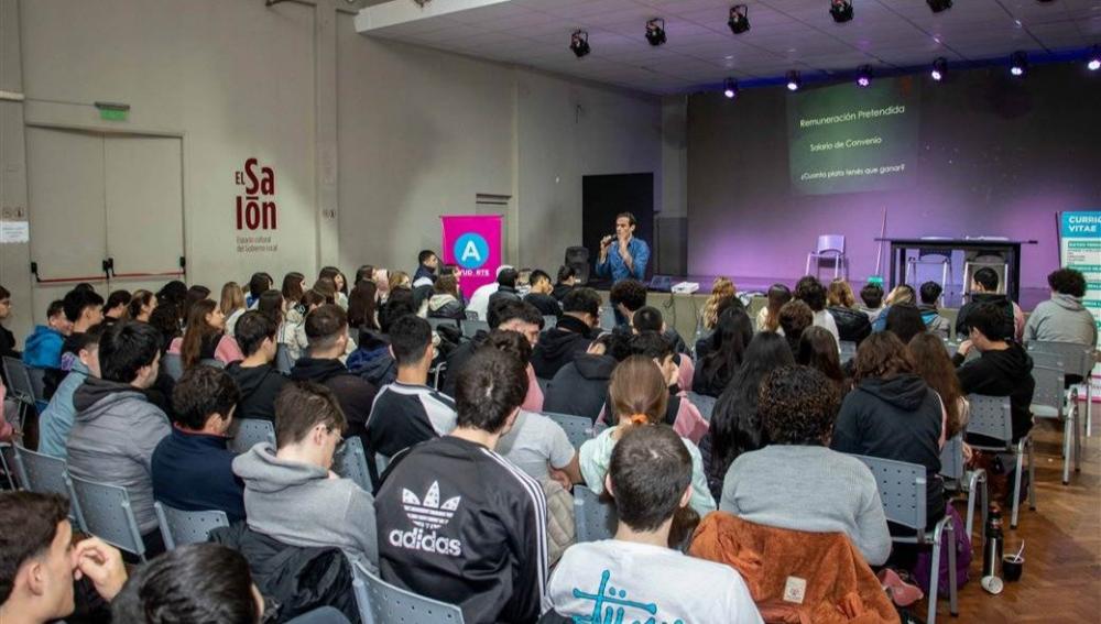 Una gran número de estudiantes se capacitó con un nuevo “AyudArte”