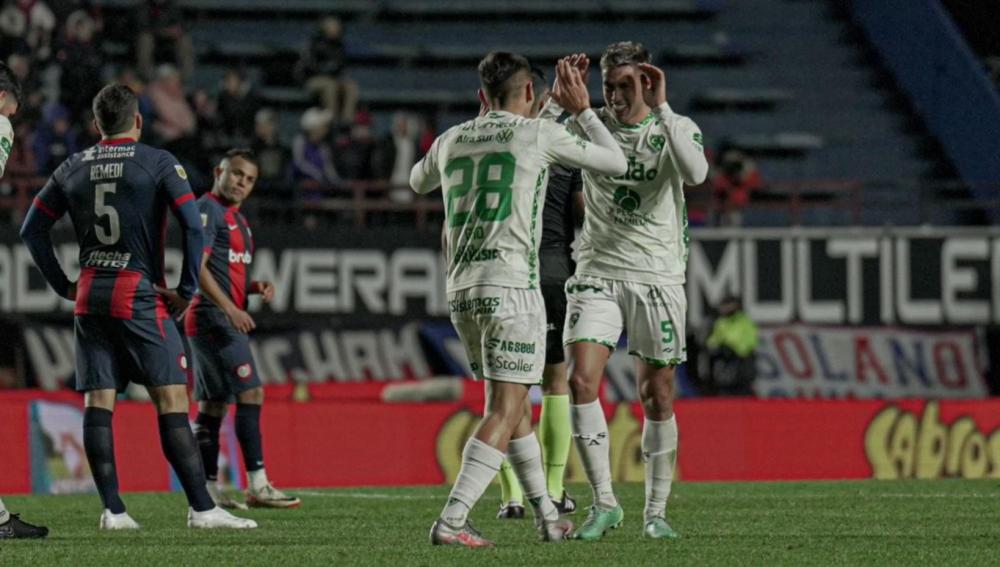 Salió el árbitro para el lejano partido ante Estudiantes