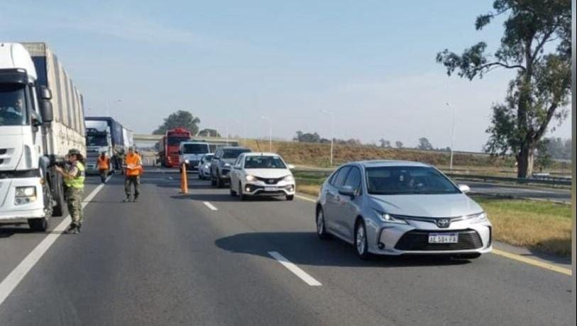 Operativo interceptación vehicular policial en Paraje La Agraria
