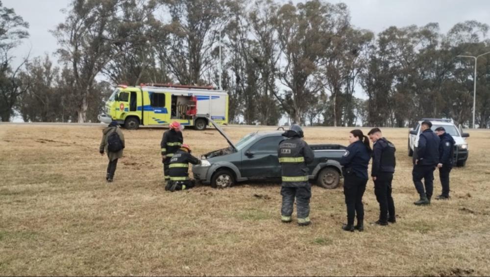 Volcó un auto en la avenida Circunvalación