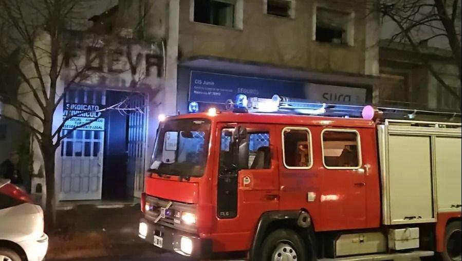 Bomberos sofocaron un incendio en una vivienda