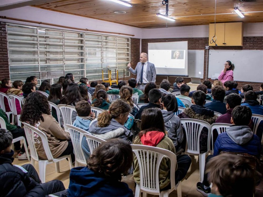 Charla sobre Ciberbullying y Grooming en la Escuela Secundaria Nº 7
