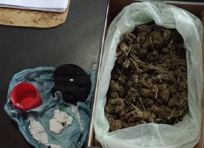 Tenía arresto domiciliario por tentativa de homicidio y le secuestran cocaína y marihuana en su casa