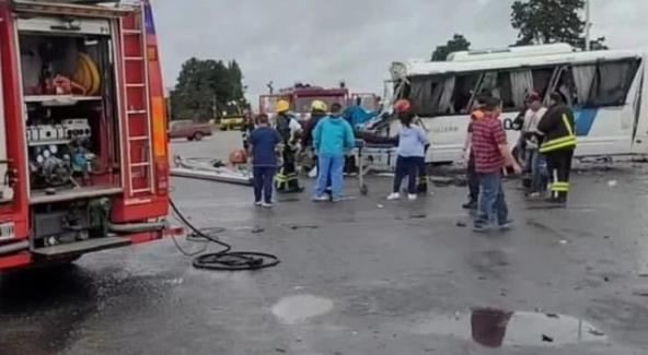 Terrible accidente en Ruta 7: Hay 4 fallecidos y 17 heridos