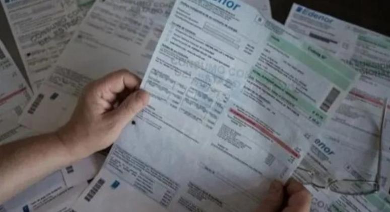 El gobierno nacional imputó a 95 empresas por incluir tasas municipales en las facturas de luz y gas