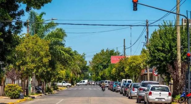 Desde este jueves cambia la mano de estacionamiento en calle Arias