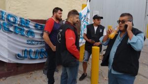 Molineros y la Mesa de Unidad Sindical protestaron por el despido de un trabajador de Molinos Tassara